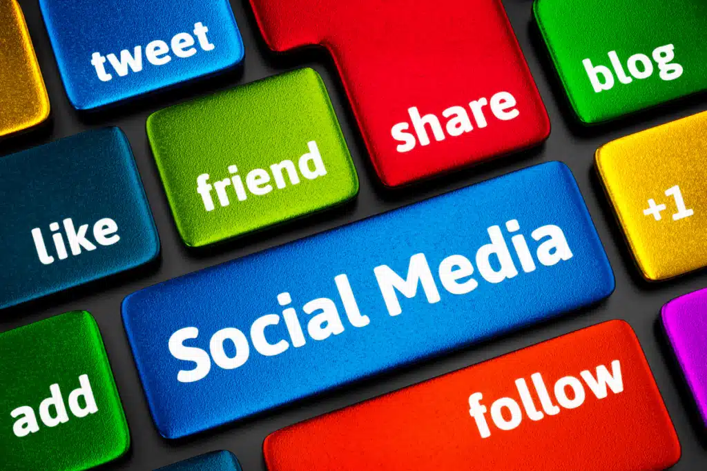 keys on a keyboard with one that says social media