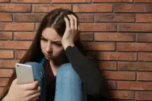 a teen girl using her smart phone to access social media